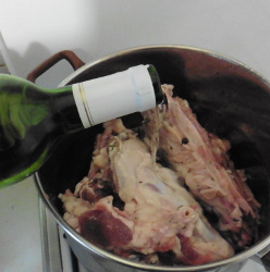 Vin blanc dans la casserole